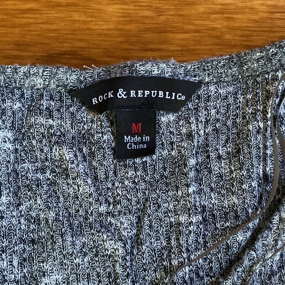 Rock and Republic thermal crossover v-neck - Picture 2 of 2